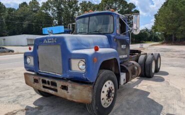 Mack-r-model-diesel-1984