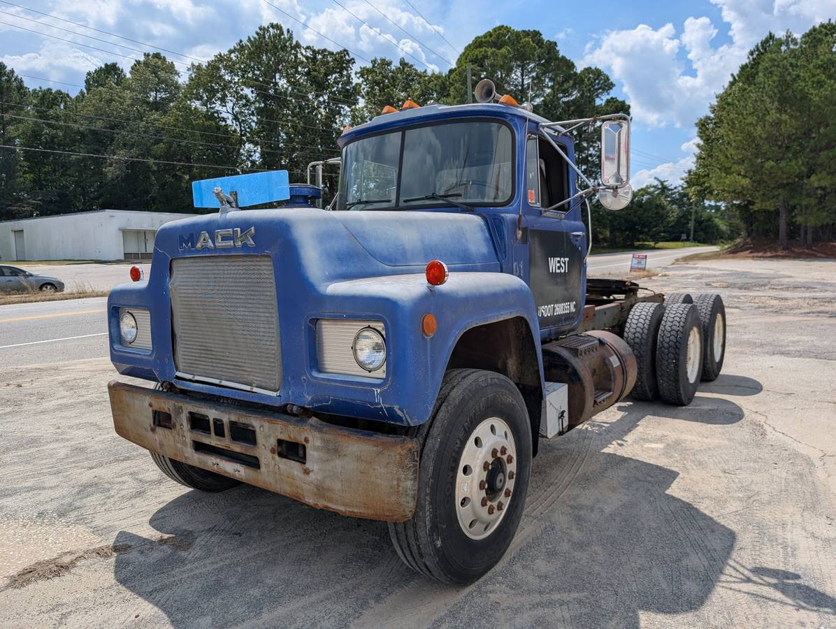 Mack-r-model-diesel-1984