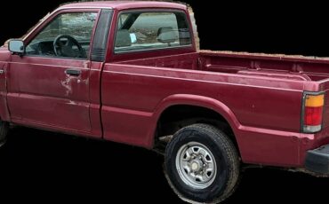 Madza-b2200-1992-red-1