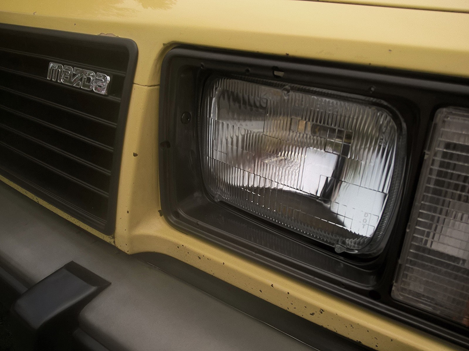 Mazda-626-1979-Coupe-14
