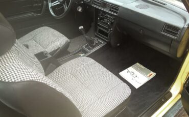 Mazda-626-1979-Coupe-18