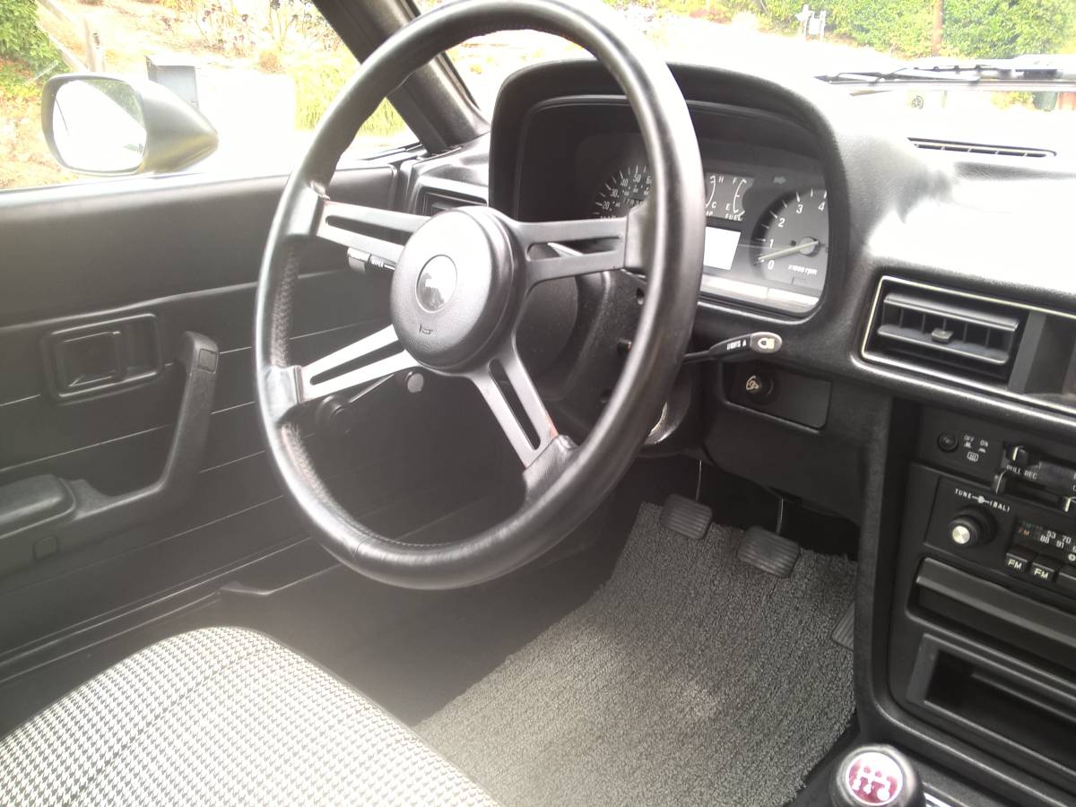 Mazda-626-1979-yellow-10
