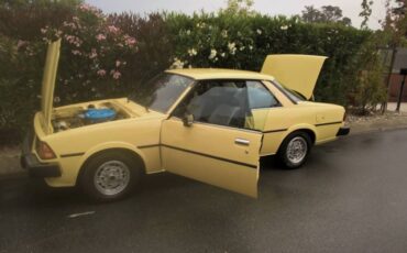 Mazda-626-1979-yellow-2