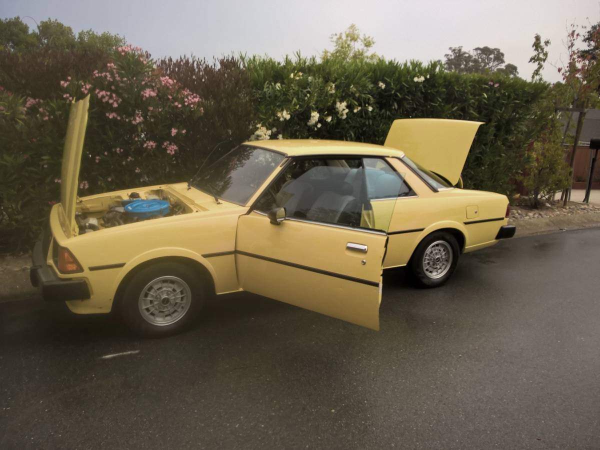 Mazda-626-1979-yellow-2