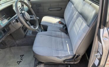Mazda-B-Series-Pickups-1990-Standard-Cab-Pickup-15
