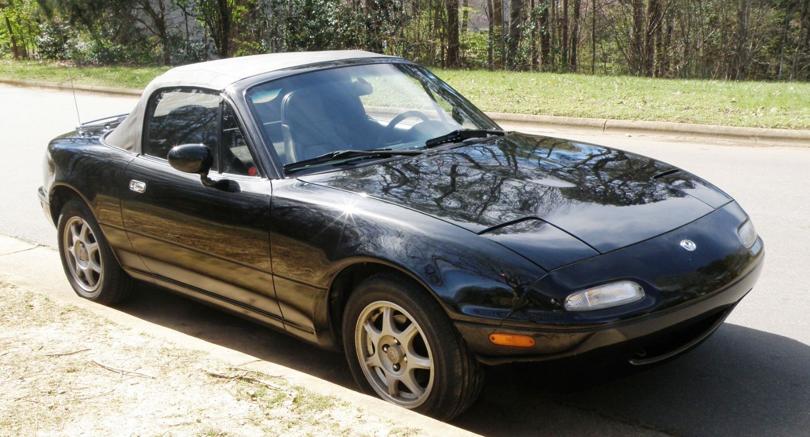 Mazda-MX-5-Miata-1996-Convertible-11