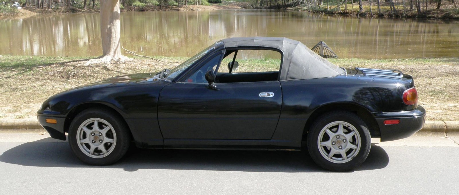 Mazda-MX-5-Miata-1996-Convertible-16