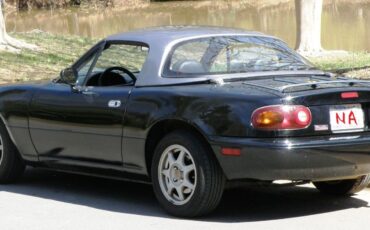 Mazda-MX-5-Miata-1996-Convertible-17