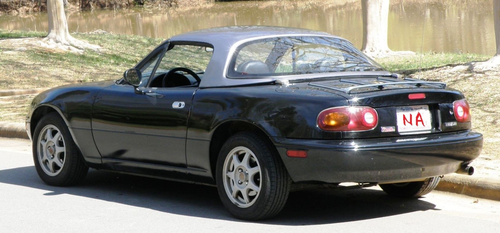 Mazda-MX-5-Miata-1996-Convertible-17