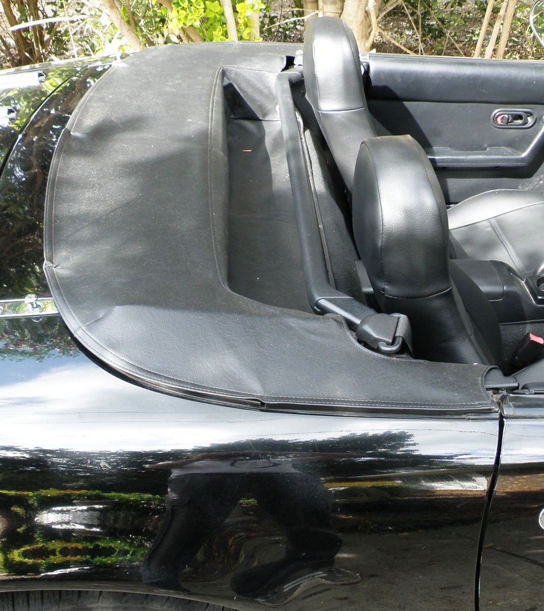 Mazda-MX-5-Miata-1996-Convertible-24
