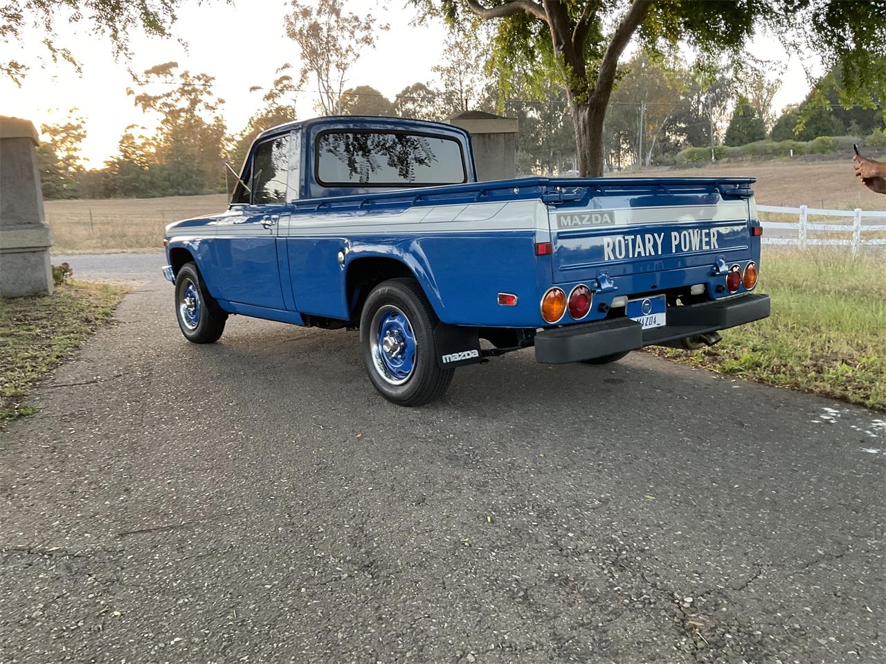 Mazda-Pickup-1974-skyish-blue-black-1