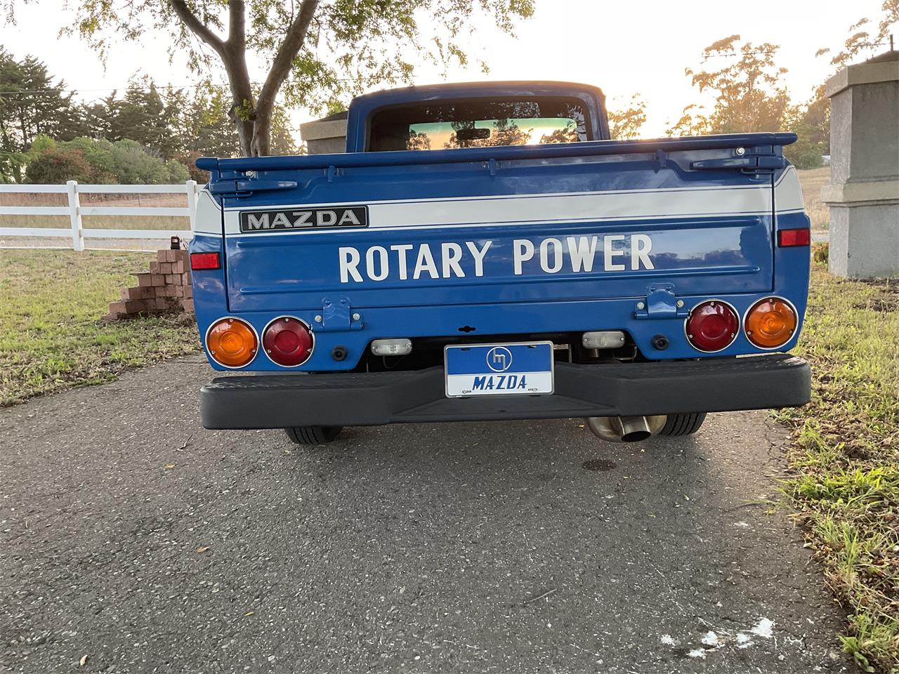 Mazda-Pickup-1974-skyish-blue-black-5