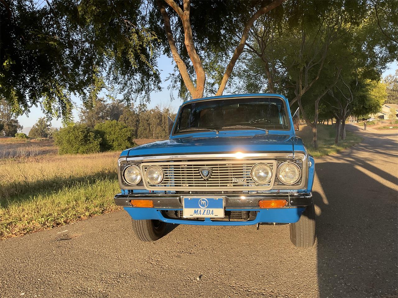 Mazda-Pickup-1974-skyish-blue-black-9