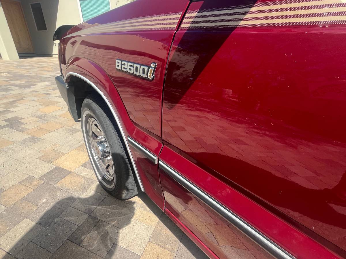 Mazda-b-series-2600i-cab-plus-1992-red-4