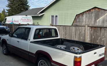 Mazda-b2200-1988-white-5