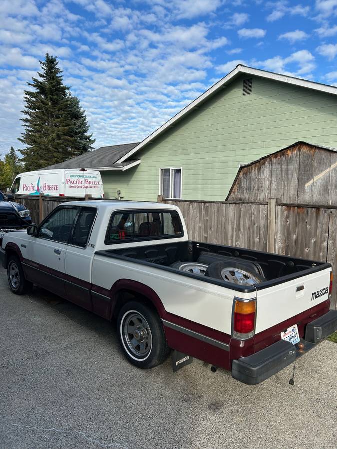 Mazda-b2200-1988-white-5