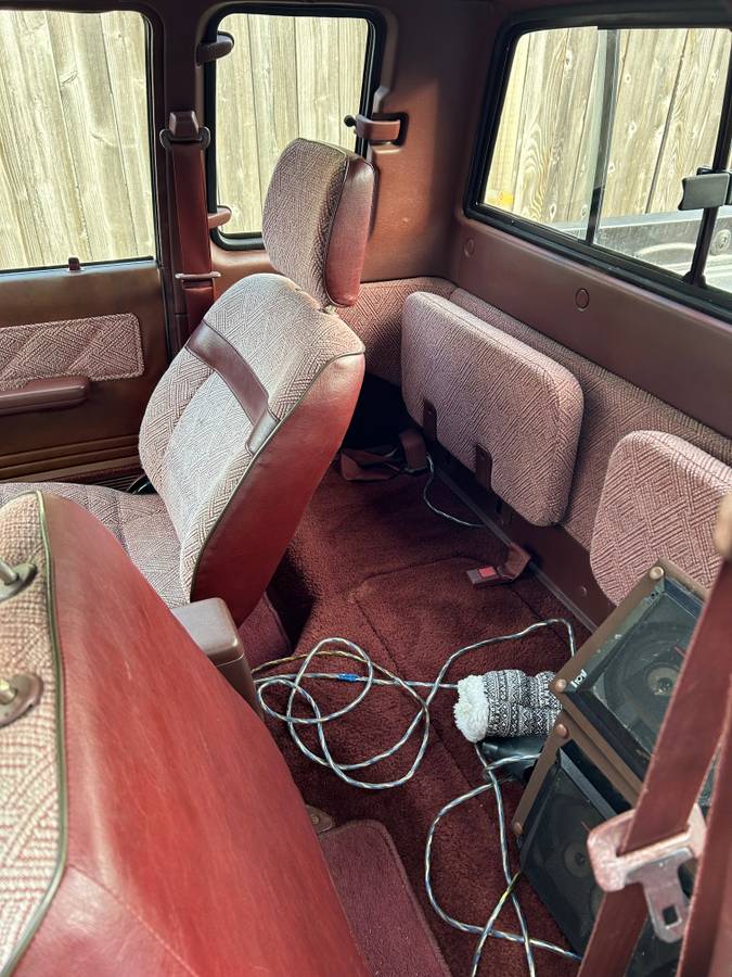 Mazda-b2200-1988-white-8