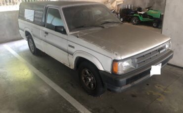Mazda-b2200-1993-white-1