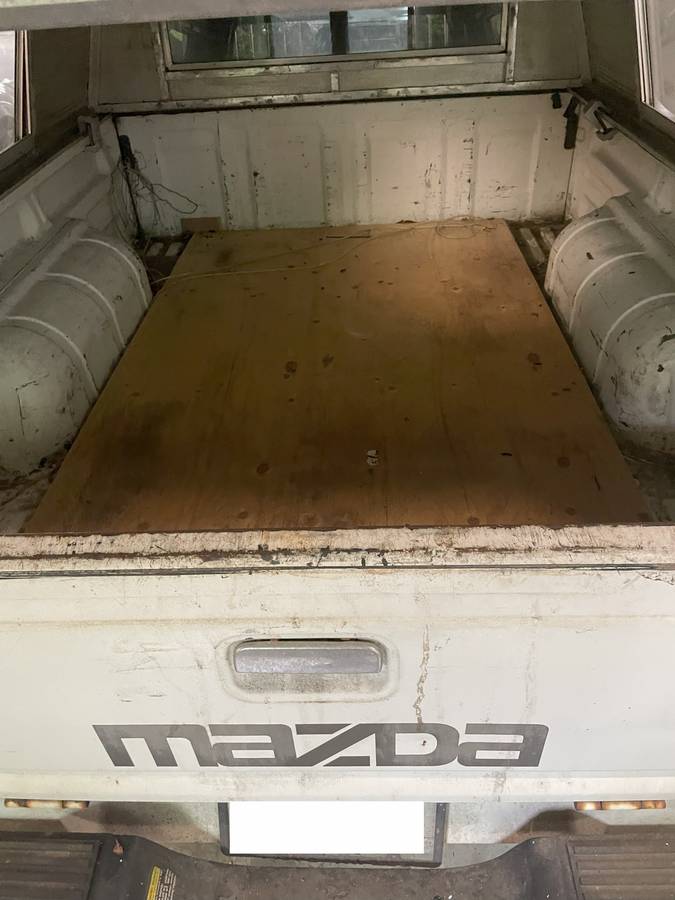 Mazda-b2200-1993-white-2