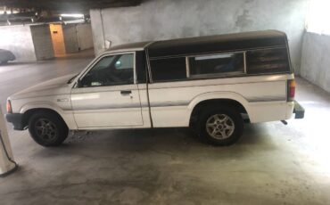 Mazda-b2200-1993-white