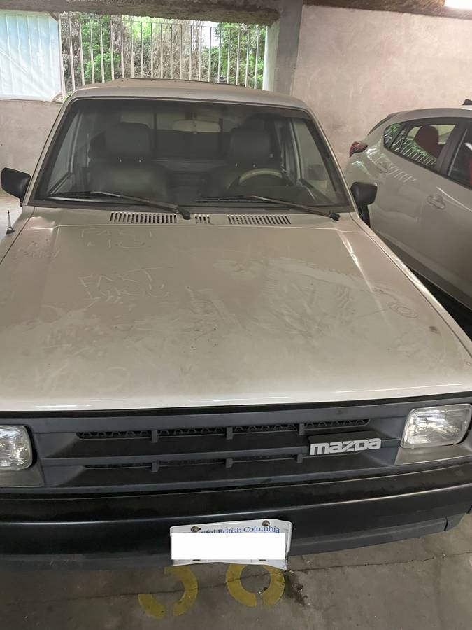 Mazda-b2200-1993-white-4