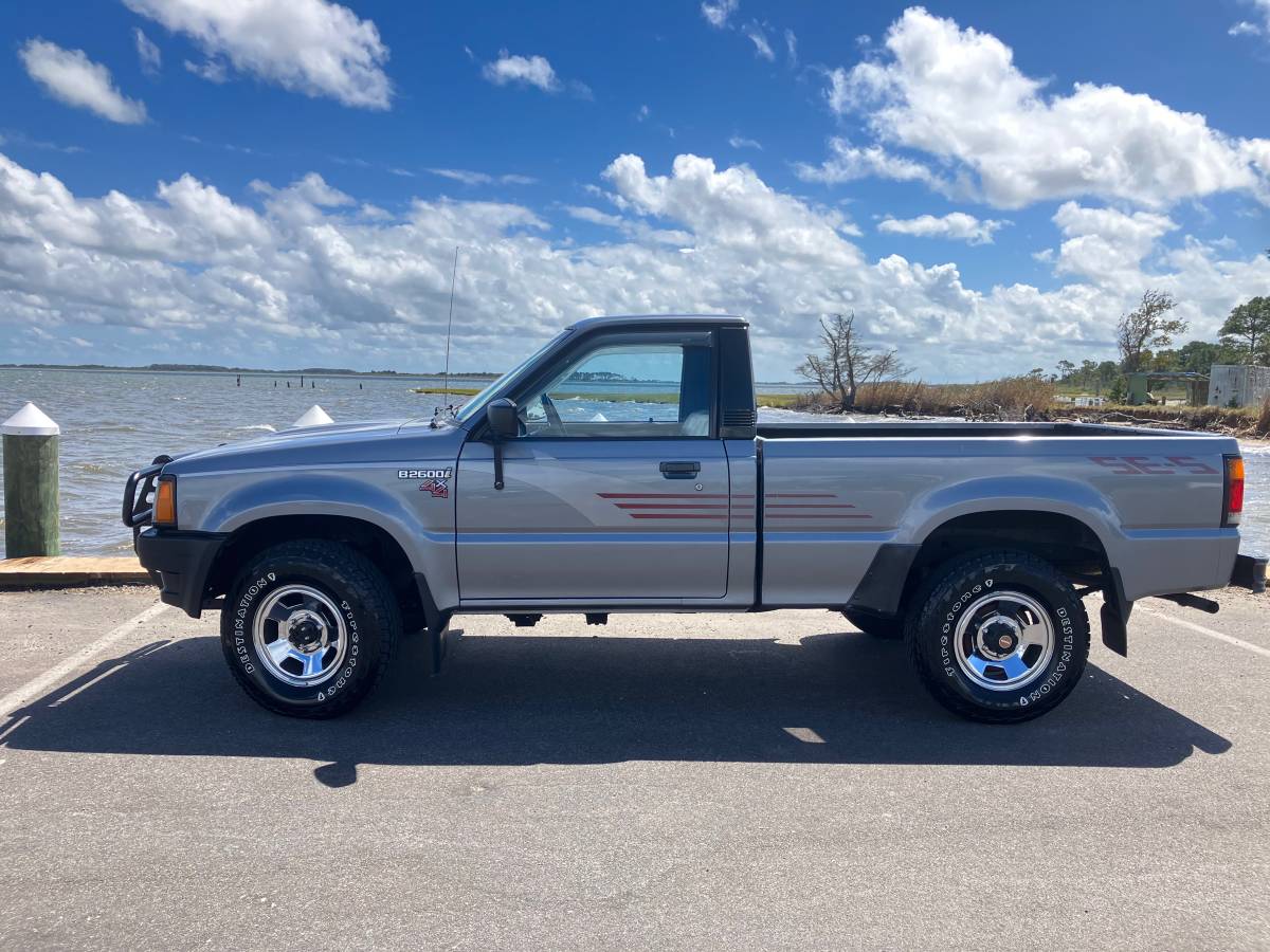 Mazda-b2600i-1990-grey-1