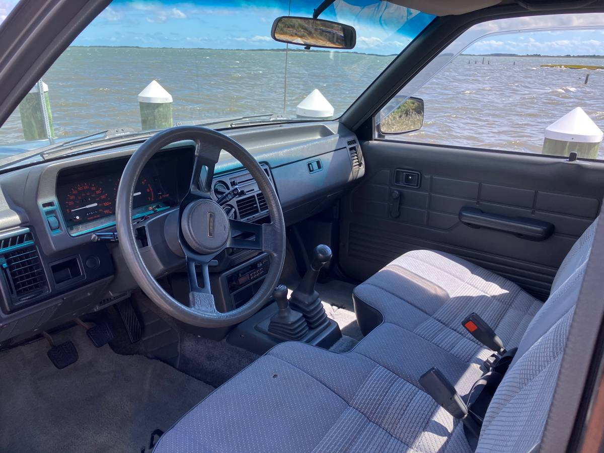 Mazda-b2600i-1990-grey-3