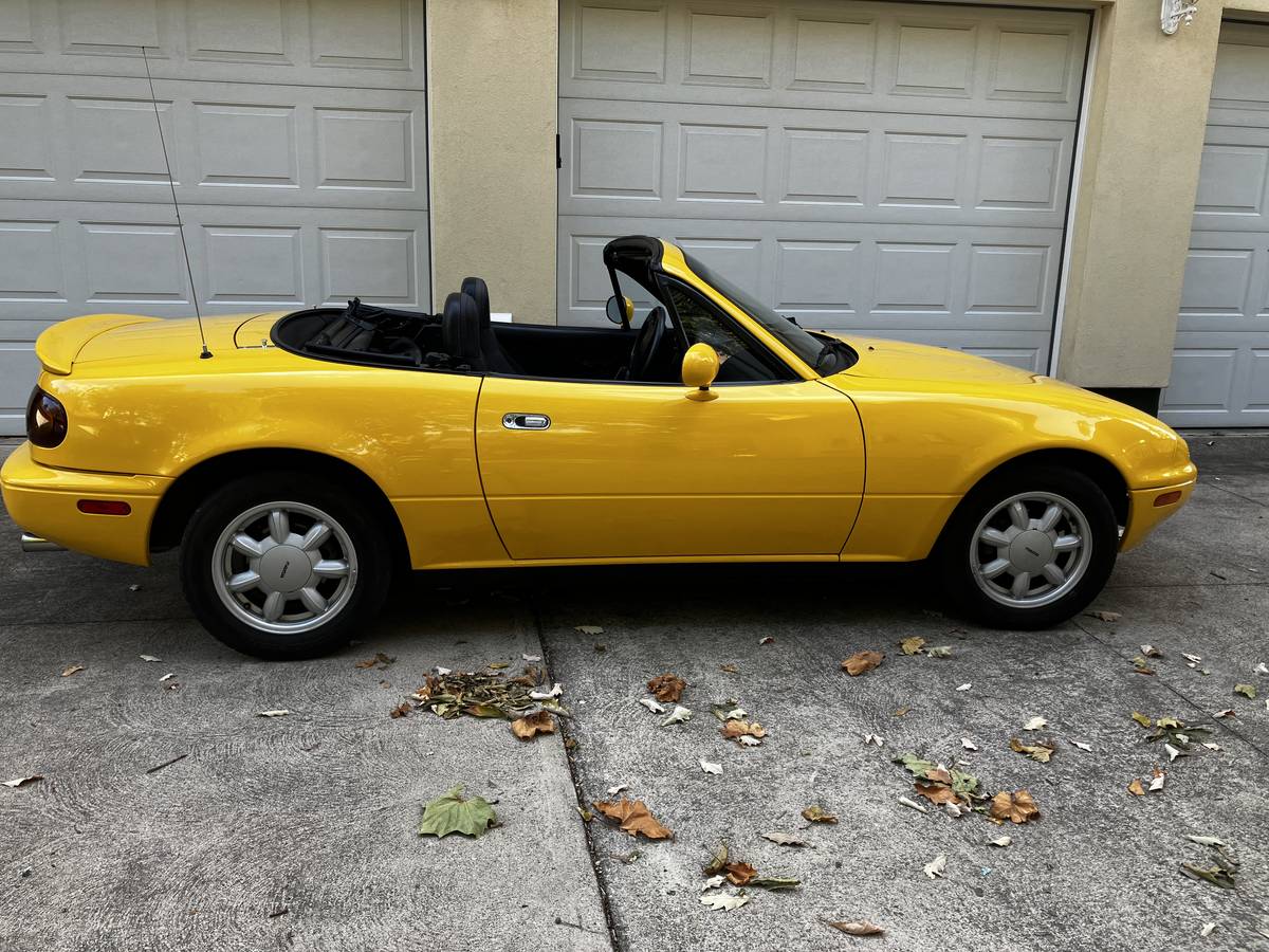 Mazda-miata-1992-yellow