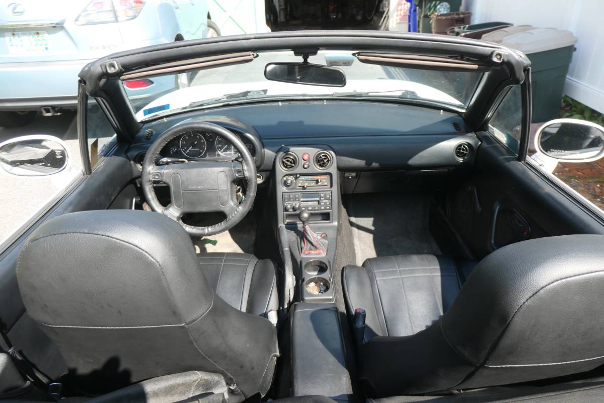 Mazda-mx-5-1993-white-9