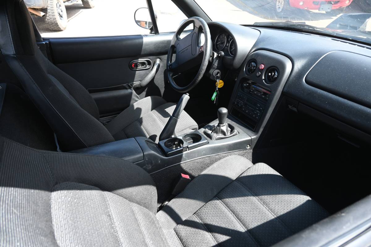 Mazda-mx-5-coupe-1995-black-3