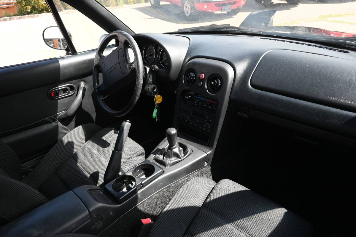 Mazda-mx-5-coupe-1995-black-5
