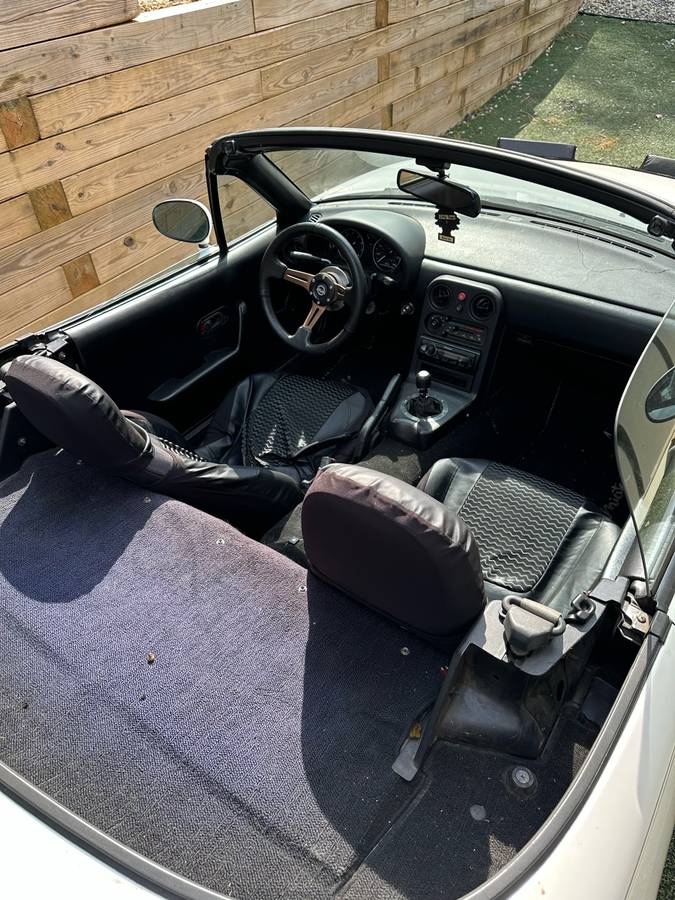 Mazda-mx-5-miata-1989-white-4