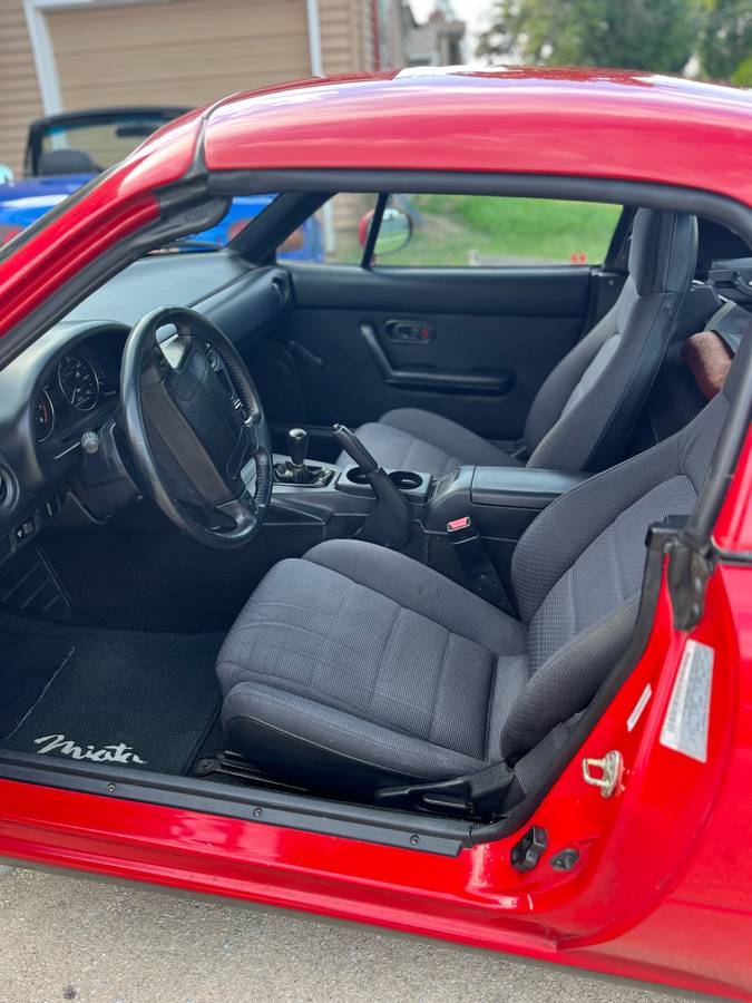 Mazda-mx-5-miata-1992-red-7
