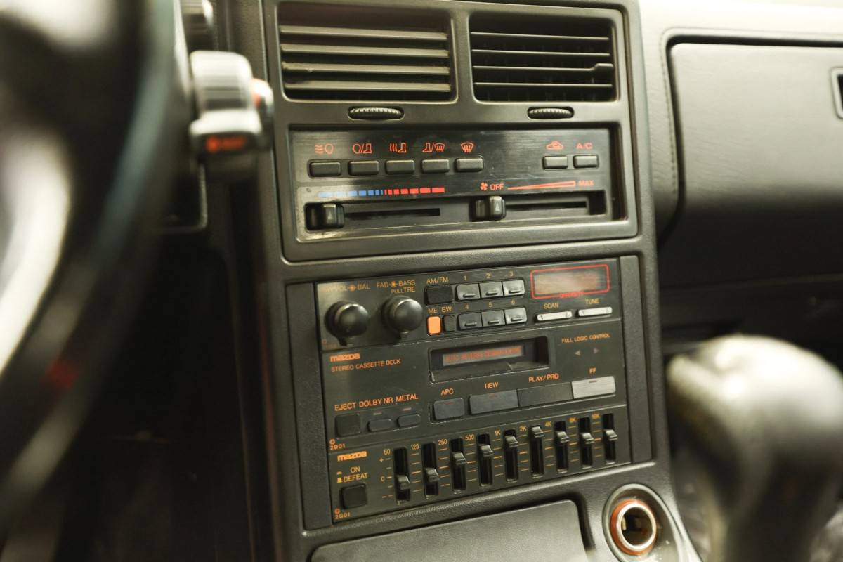 Mazda-rx-7-10th-anniversary-tur-1988-white-14