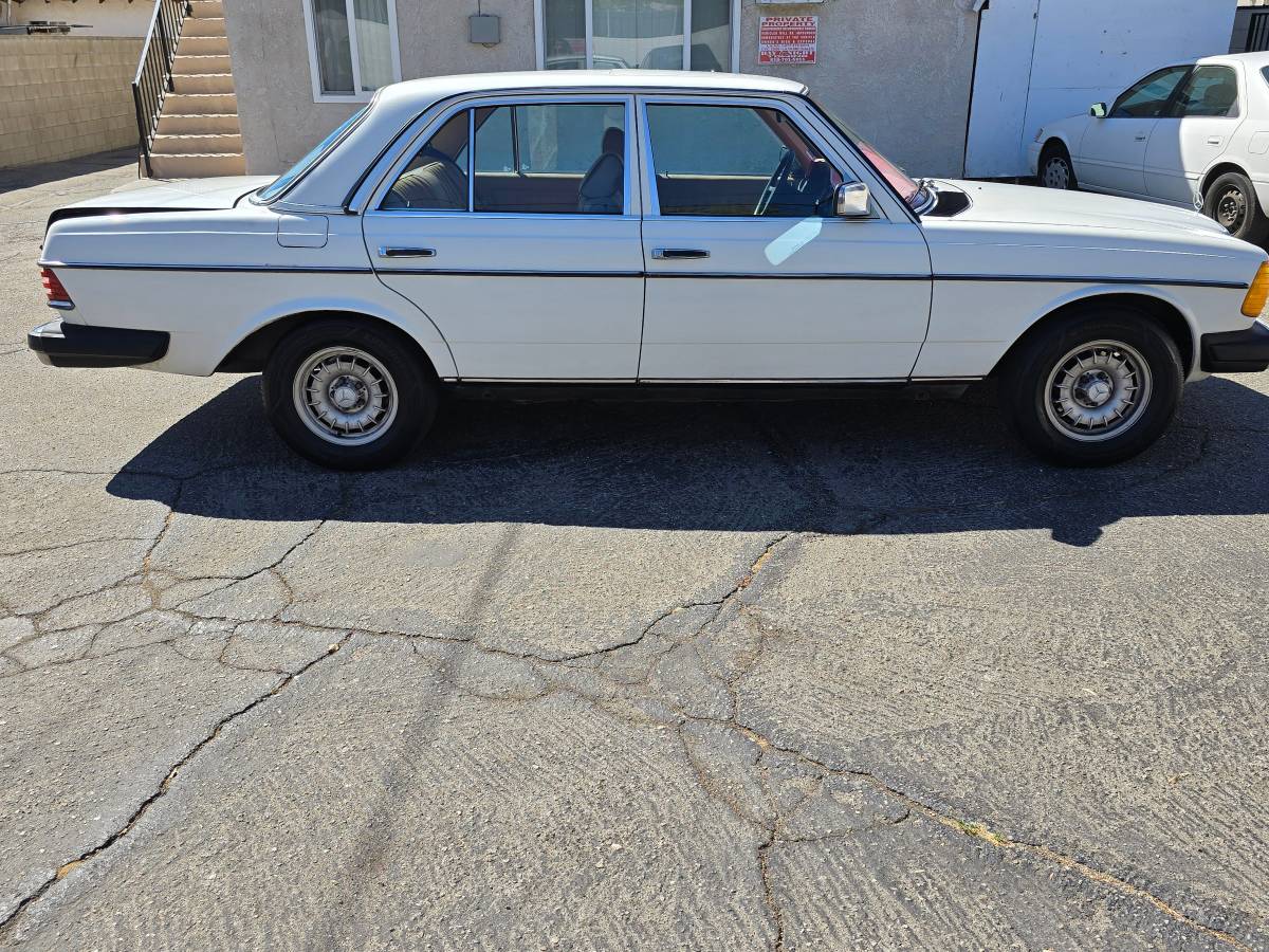 Mbz-300turbo-diesel-1985-white-3