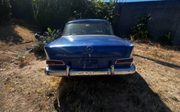 Mercedes-110-chassis-diesel-1965-blue-2