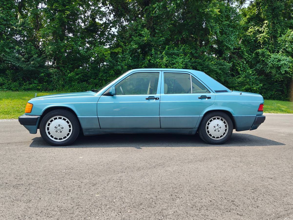 Mercedes-190e-2.3-1993-blue-1