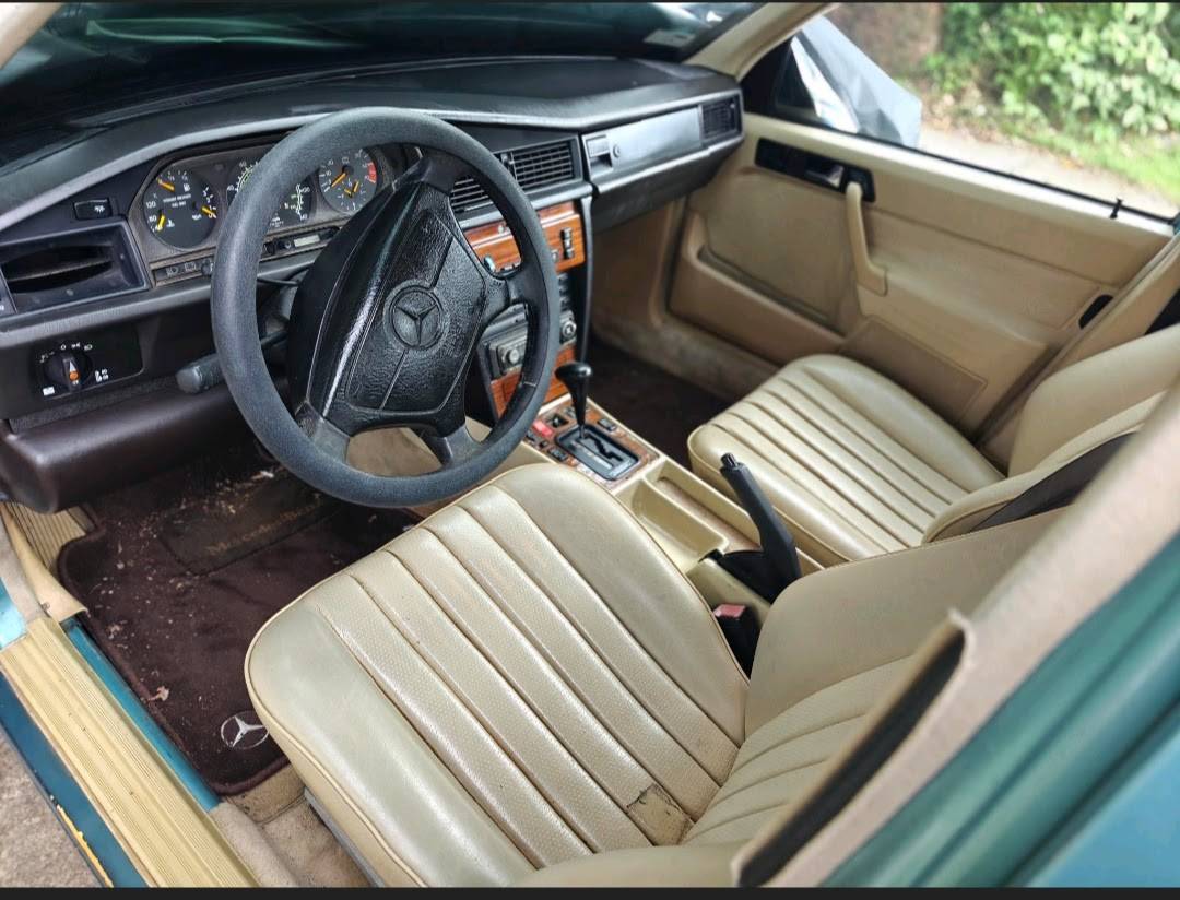 Mercedes-190e-2.3-1993-blue-3