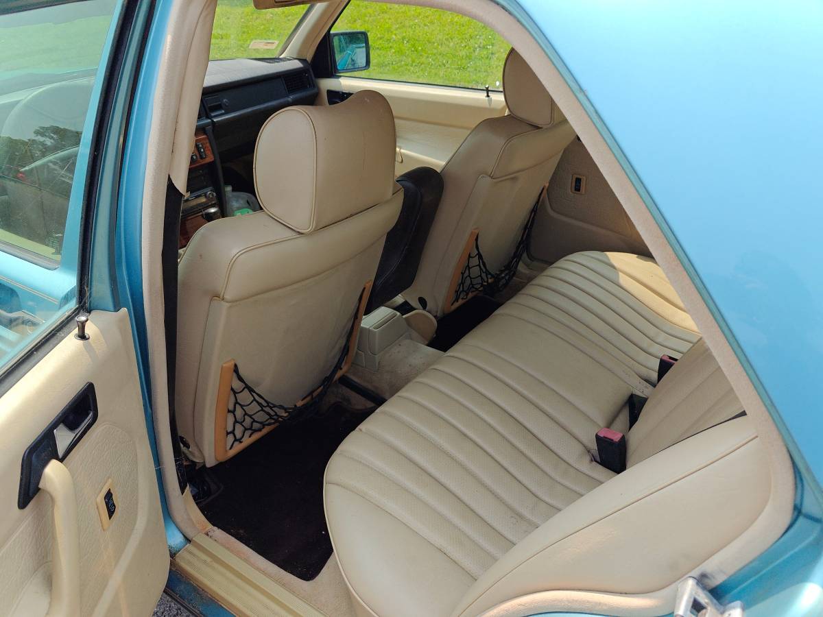 Mercedes-190e-2.3-1993-blue-4