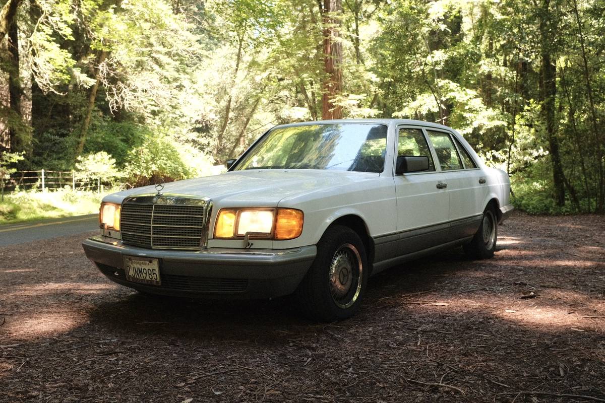 Mercedes-1988-white-13
