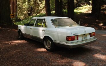 Mercedes-1988-white-2