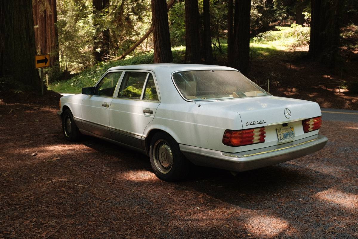 Mercedes-1988-white-2