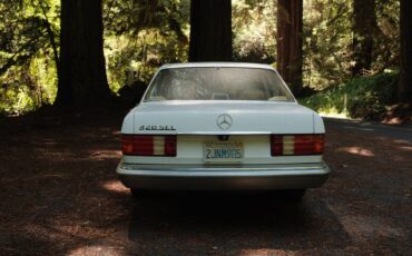 Mercedes-1988-white-3
