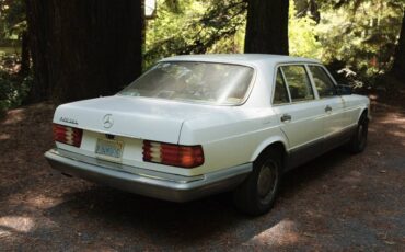 Mercedes-1988-white-5