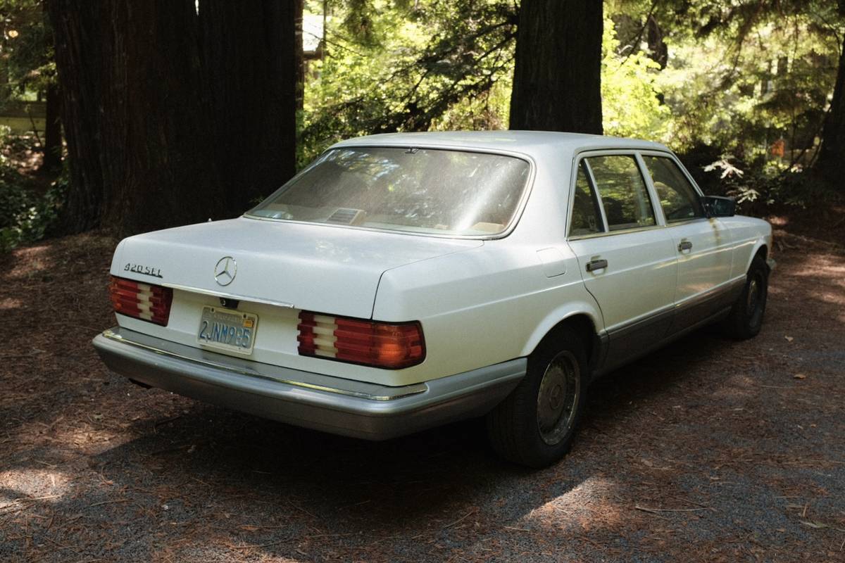 Mercedes-1988-white-5