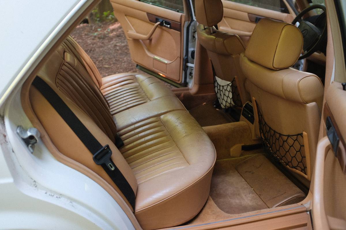 Mercedes-1988-white-7