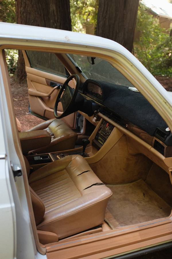 Mercedes-1988-white-9