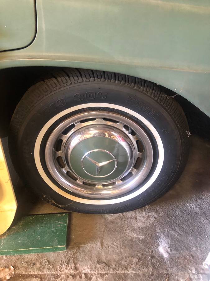 Mercedes-220-s-automatic-1963-green-9