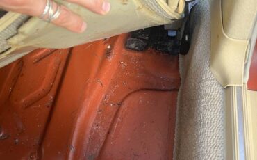 Mercedes-230e-1980-orange-8