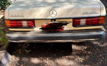Mercedes-240-d-diesel-1981-yellow-1